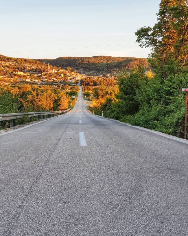 Nerezisca road